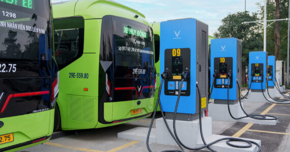 Bảo dưỡng, sửa chữa phương tiện vận tải.